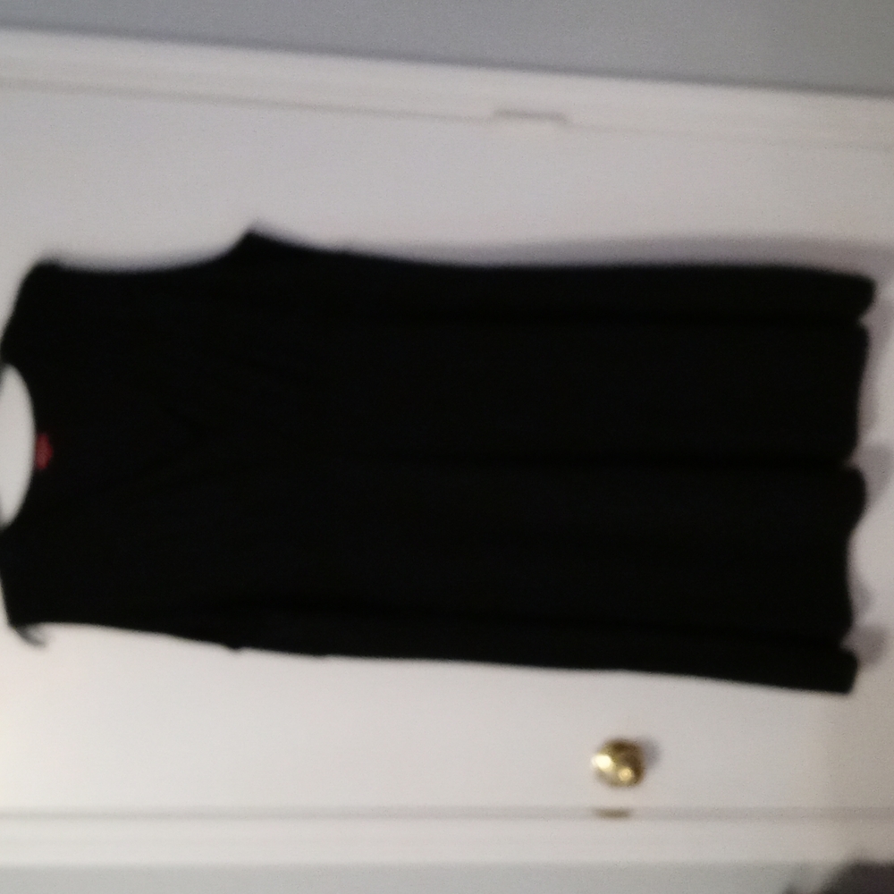 Black sleeveless dress